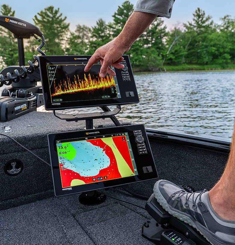 Minn Kota fish finder displaying underwater imaging